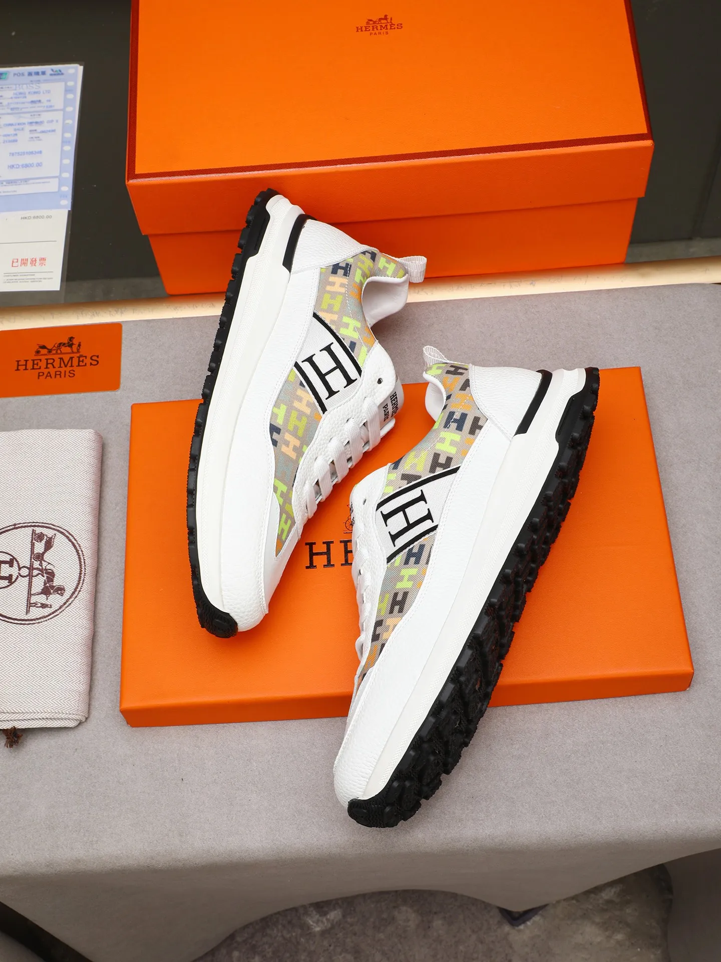 📛📛📛Men's shoes💰P400 (Hermes)🆕Men's color-blocked sneakers, with textured calfskin details. Spliced ​​with original cowhide, this shoe draws inspiration from the equestrian world, integrating technical details and practical functions. Breathable sheep lining, original combination outsole, high-end quality, and every detail is perfectly combined! Size: 38-44 (45 can be customized)